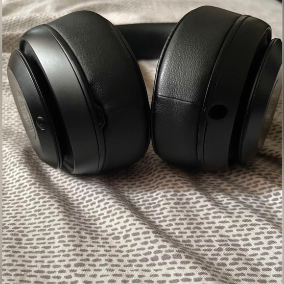 Beats Studio 3s (Black) - Picture 5 of 6